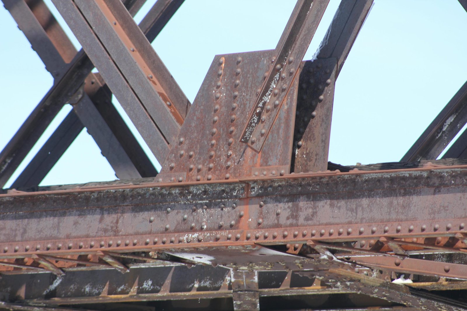 Lower connection